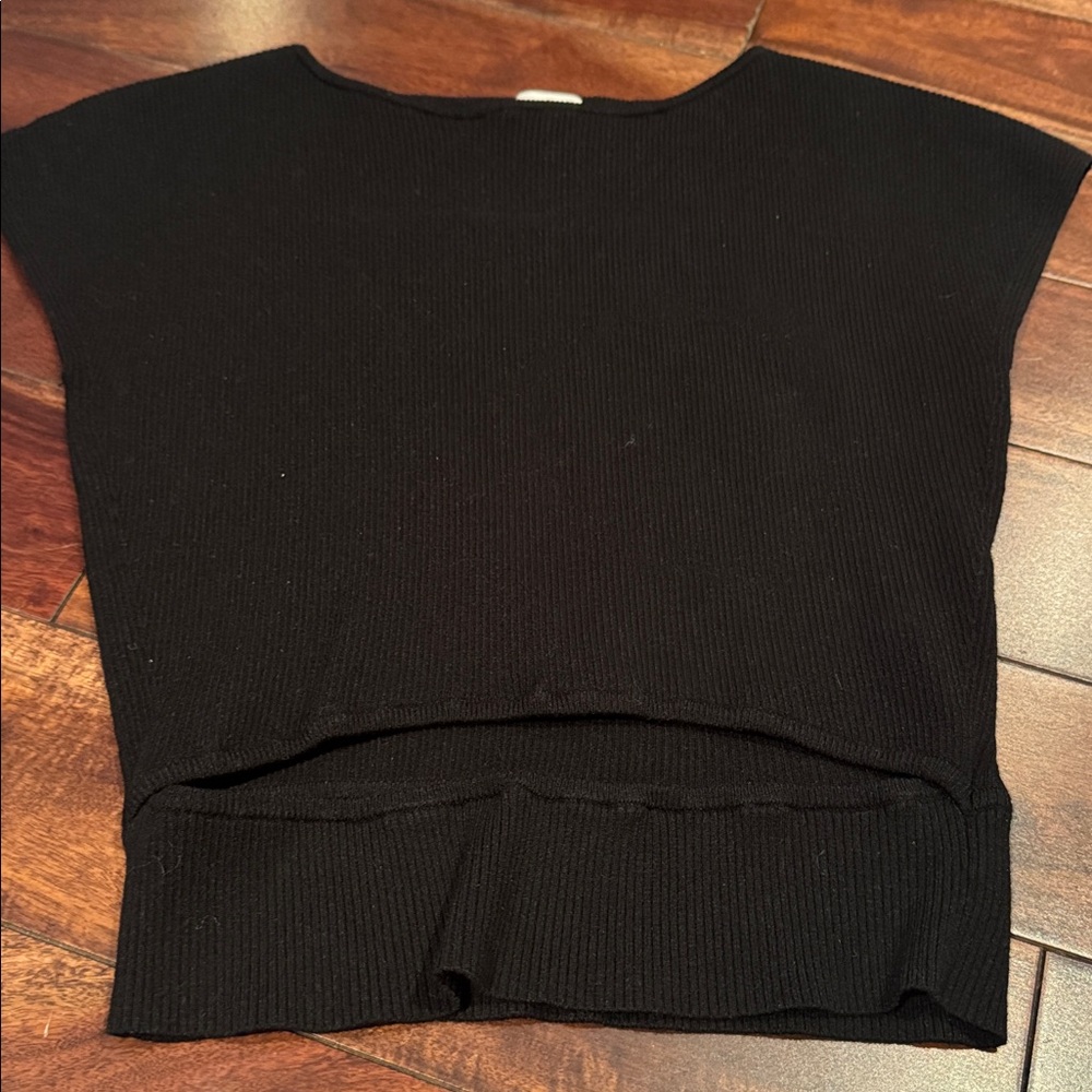 Wilfred Black knit top with slit in the middle